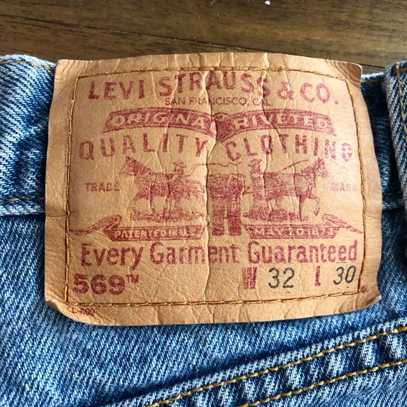 CLEARANCE 5 for $20 SALE Levi’s 569 Denim Shorts | 32 | G1-13 - Picture 3 of 4